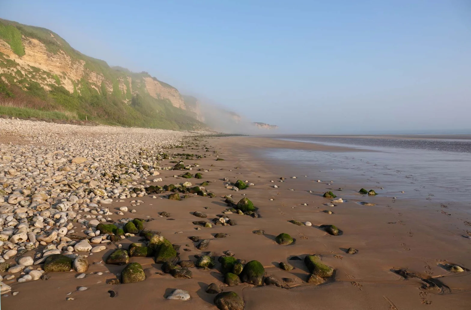 plage et falaises du Calvados en Normandie